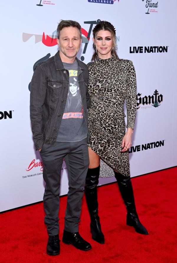 LOS ANGELES, CALIFORNIA - FEBRUARY 04: Breckin Meyer and Kelly Rizzo attend the Jam for Janie GRAMMY Awards Viewing Party presented by Live Nation at Hollywood Palladium on February 04, 2024 in Los Angeles, California. (Photo by Araya Doheny/Getty Images  for Janie's Fund)</p>

<p>　　