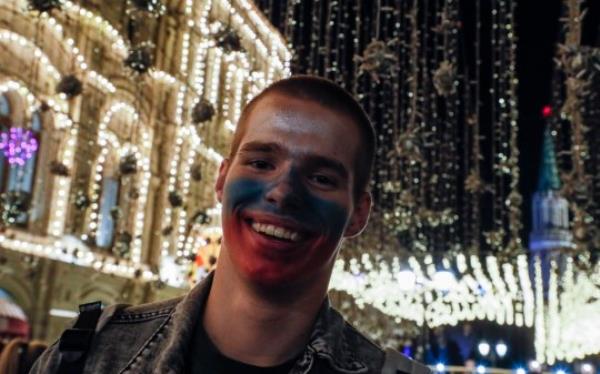 epa10890678 A man with his face painted in Russian natio<em></em>nal colors attends a rally to mark the one-year anniversary of Russia's annexation of four regions of Ukraine, on Red Square in Moscow, Russia, 29 September 2023. Russian President Putin has declared 30 September as the Day of 'Reunification' between Russia and the 'new regions', one year since Moscow formally claimed Ukraine's regions of Donetsk, Luhansk, Zaporizhzhia, and Kherson as its own. In a vote that reaffirmed Ukraine's 'internatio<em></em>nally recognized borders', the United Nations General Assembly co<em></em>ndemned the 'illegal so-called referendums' in the occupied areas of Ukraine, calling on countries not to recognize the four regions which Russia claimed. EPA/MAXIM SHIPENKOV