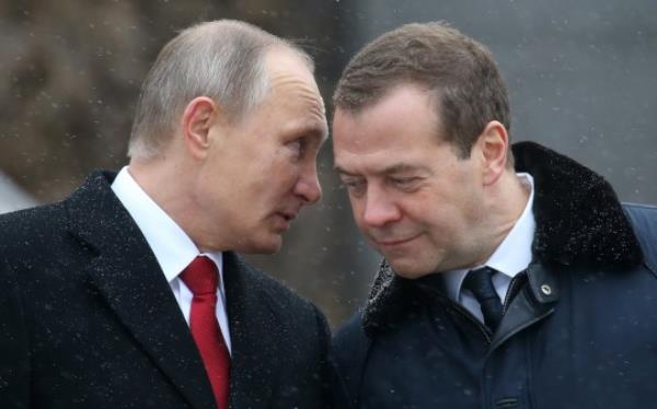 MOSCOW, RUSSIA - NOVEMBER, 4: (RUSSIA OUT) Russian President Vladimir Putin and Prime Minister Dmitry Medvedev attend the unveilng ceremony of the mo<em></em>nument to Vladimir The Great on the Natio<em></em>nal Unity Dat outside of the Kremlin, on November, 4, 2016 in Moscow, Russia. (Photo by Mikhail Svetlov/Getty Images)