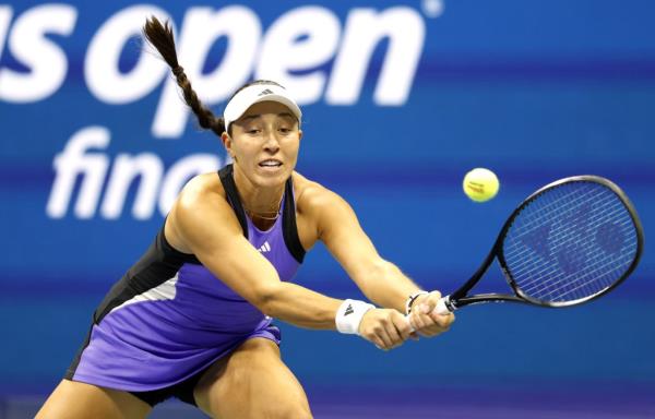 Jessica Pegula hits a backhand during her U.S. Open final loss to Aryna Salabenka. 