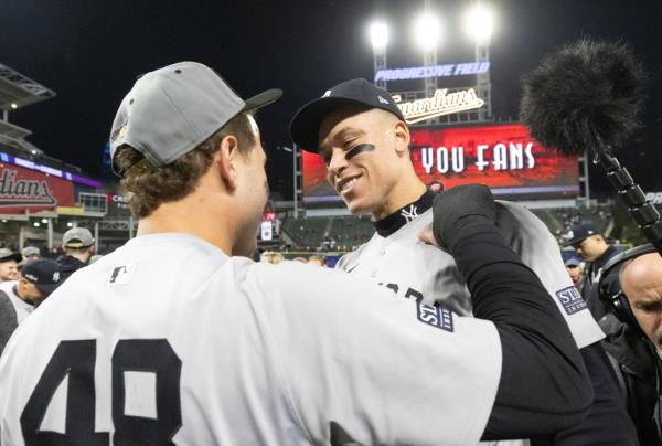 Aaron Judge and Anthony Rizzo celebrate the win.