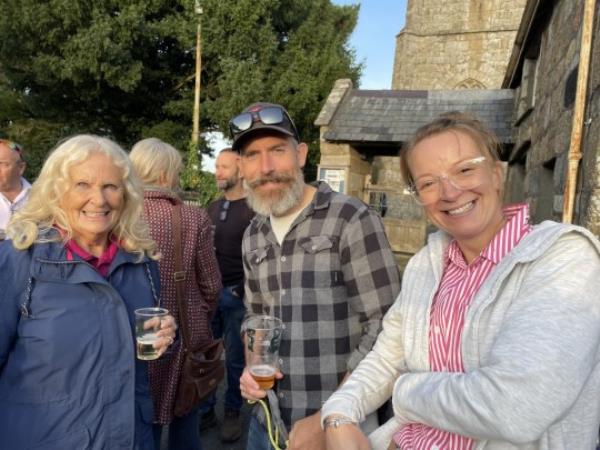 David Young. Sarah Hooper is on the righ<em></em>t (with the specs) and Elaine Chudley on the left.-a7be