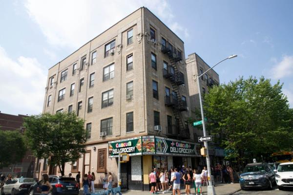 The person whose remains were set on fire inside a shopping cart in Yo<em></em>nkers Mo<em></em>nday was apparently killed in the Bronx – wher<em></em>e human hands were discovered inside a crockpot filled with bleach inside an apartment, authorities and sources said.