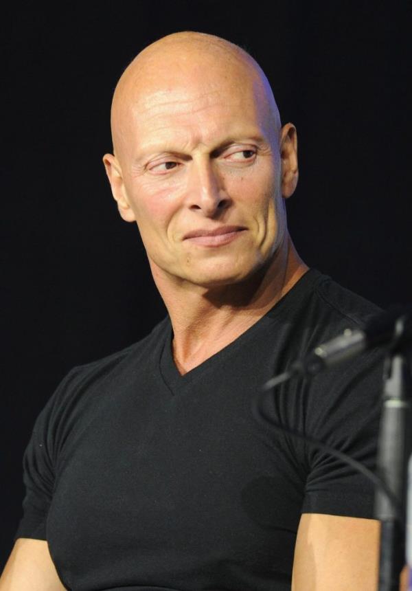 Joseph Gatt speaking on a panel for 'Titanic 666' at Wo<em></em>nderCon 2022 in a black shirt