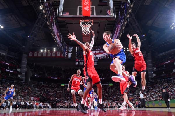 Tyler Kolek looks to pass during the Knicks' loss to the Rockets on Nov. 4, 2024. 