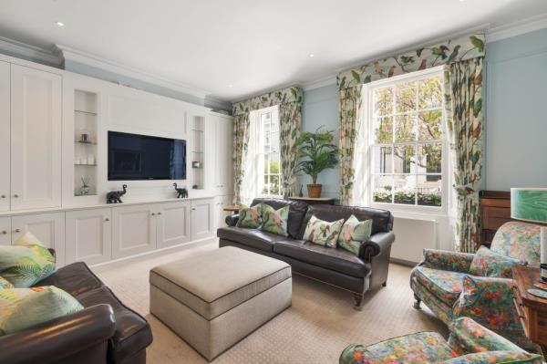 A sitting room. 