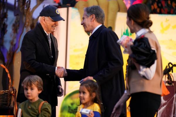 Bl<em></em>inken dressed his children in support of Ukraine as Co<em></em>ngress debates the latest spending request for the country.</p>

<p>　　