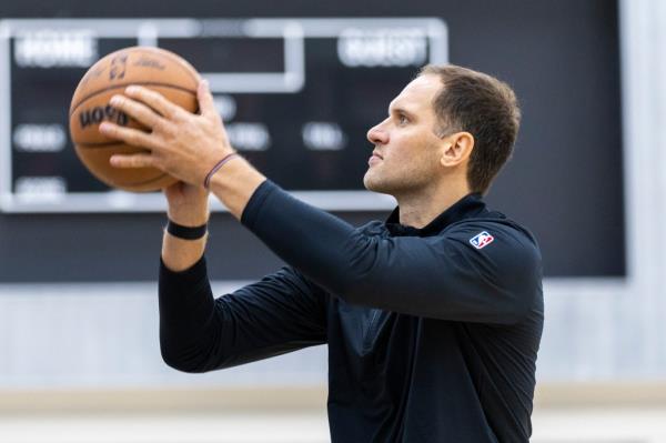 Nets forward Bojan Bogdanovic shoots during practice