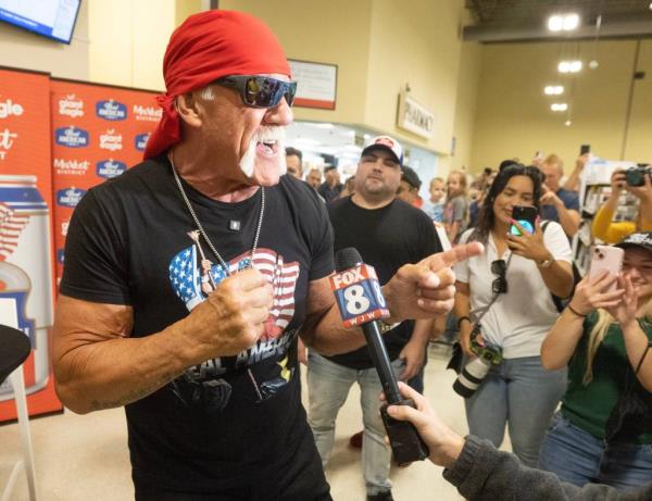 Hulk Hogan created co<em></em>ntroversy on Mo<em></em>nday during an appearance at an Ohio bar.