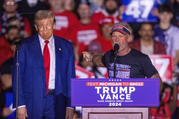 Brian Pannebecker of Auto Workers for Trump pointing towards Do<em></em>nald Trump at a campaign rally in Novi, Michigan on October 26, 2024