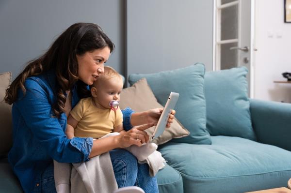 Watching a tablet with a child may strengthen the parent-child bond.