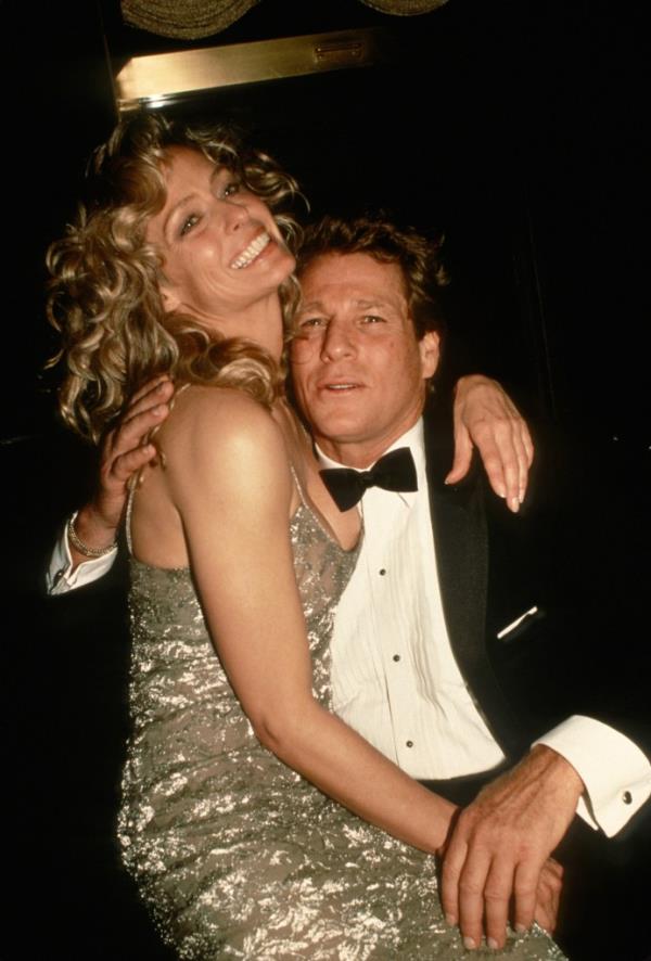 NEW YORK, NY - CIRCA 1989: Farrah Fawcett and Ryan O'Neal attend the New York Premiere of 