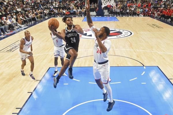 Cam Thomas goes up for a layup during the Nets' preseason loss to the Clippers.