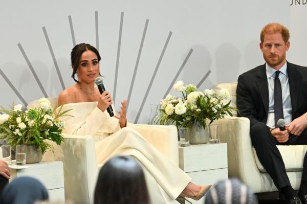 Meghan, Duchess of Sussex, and Prince Harry speaking o<em></em>nstage at The Archewell Foundation Parents’ Mental Wellness Summit, Meghan holding a microphone.