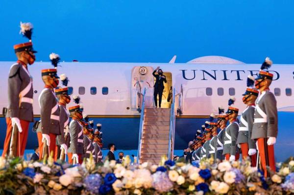 Vice President Kamala Harris waves upon arrival at the Aeropuerto Internacio<em></em>nal La Aurora in Guatemala City on June 6, 2021