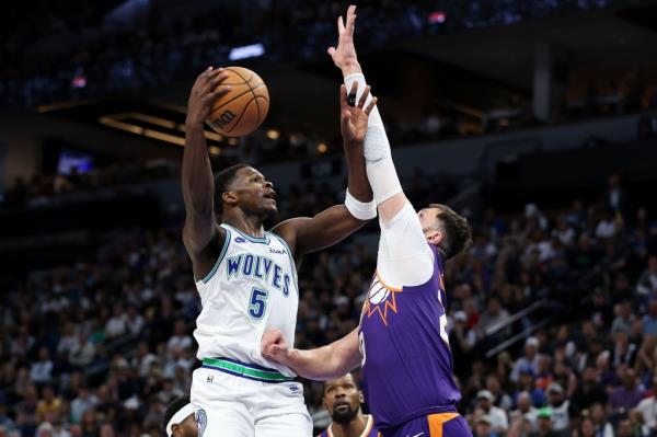 Jusuf Nurkic defends Anthony Edwards during Sunday's game.