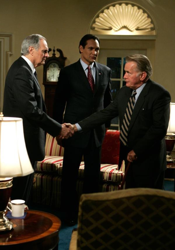 Alan Alda, Jimmy Smits, Martin Sheen in 