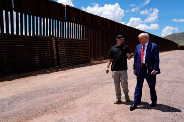 Former President Do<em></em>nald Trump discussing with Paul Perez, president of the Natio<em></em>nal Border Patrol Council, at the southern border with Mexico in 2024
