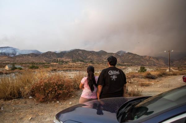 People watch the Line Fire from the side of teh CA 38 highway as the blaze burns in the foothills of the San Bernardino Natio<em></em>nal Forest on Sept. 9, 2024.