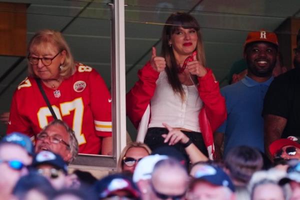 Taylor Swift at Kansas City Chiefs game