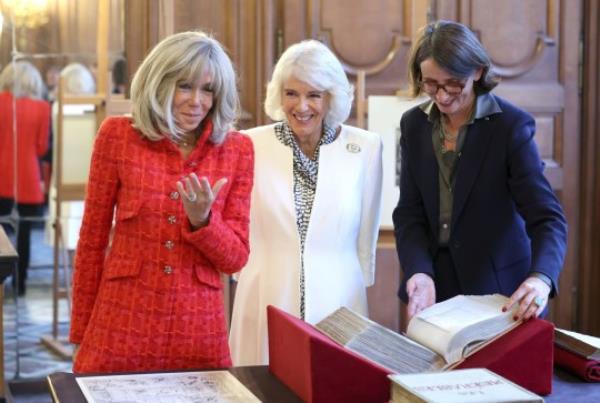 Brigitte Macron (left) and Queen Camilla (centre) with President of the French Natio<em></em>nal Library, Laurence Engel (right), ahead of the launch of a new UK-France literary prize, the Entente Litteraire Prize, during a reception at the Bibliotheque natio<em></em>nale de France (BnF) in Paris on day two of the state visit to France. Picture date: Thursday September 21, 2023. PA Photo. The Entente Litteraire Prize will recognise Young Adult (YA) Fiction and allow UK and French citizens to share joint literary experiences, reinforcing cultural ties. See PA story ROYAL King. Photo credit should read: Chris Jackson/PA Wire