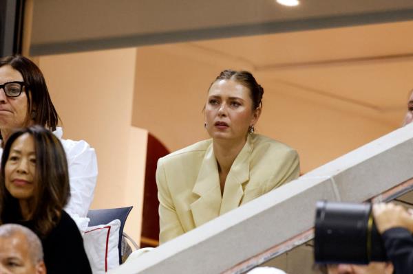 Russian former tennis player Maria Sharapova (C) watches Belarus's Aryna Sabalenka play against USA's Emma Navarro during their women's semifinals match on day eleven of the US Open tennis tournament at the USTA Billie Jean King Natio<em></em>nal Tennis Center in New York City, on September 5, 2024. 