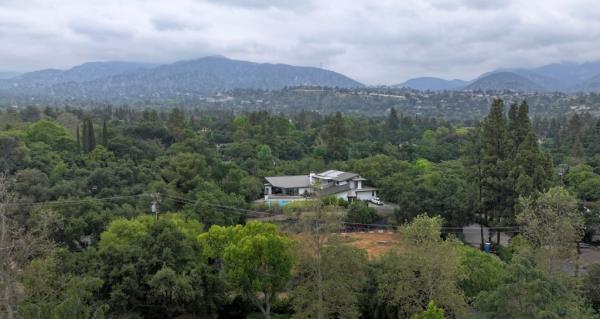 Dodgers slugger Shohei Ohtani just splurged $7.85 million for a modern mansion in La Ca?ada Flintridge, adding a luxurious pad to his new Los Angeles lifestyle.