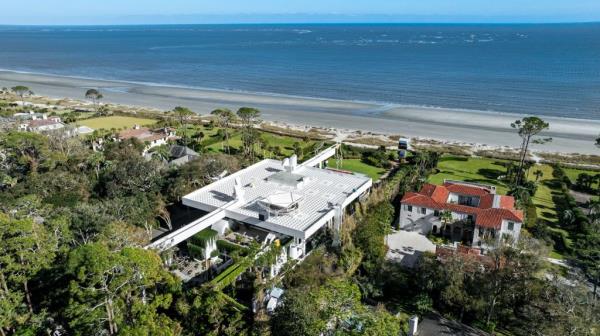The property faces the Atlantic Ocean.