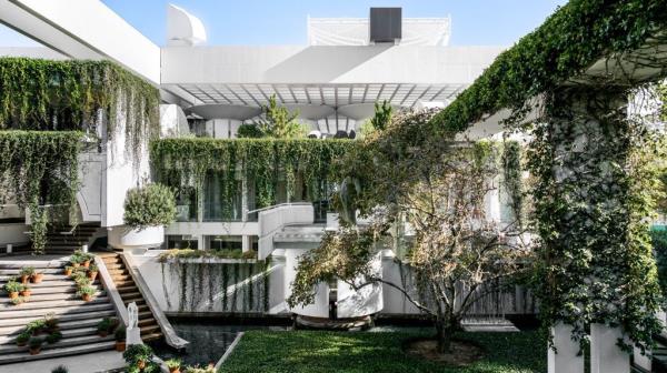 The designer of the home, and its lo<em></em>ngtime owner, passed away in 2017.