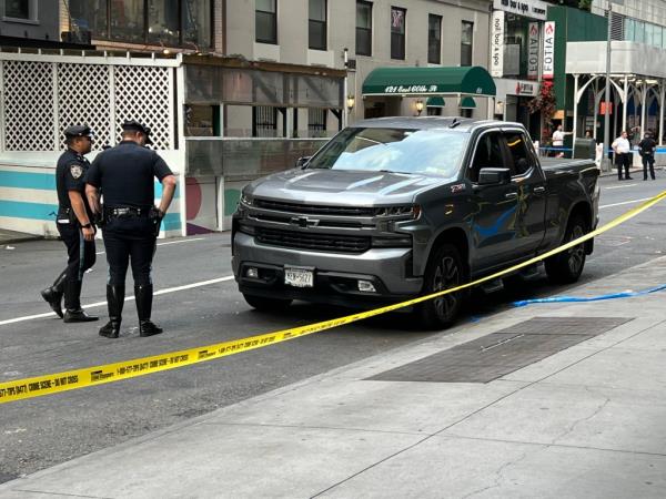 The scene wher<em></em>e a knife-wielding bicyclist was allegedly struck and killed on E60th St between Lexinton and Park Avenues in Manhattan