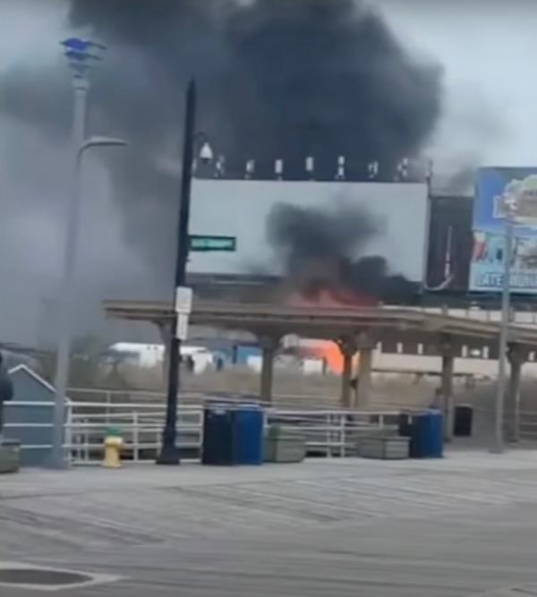 Man killed in fire that damaged part of Atlantic City, New Jersey boardwalk on April 18, 2024</p>

<p>　　