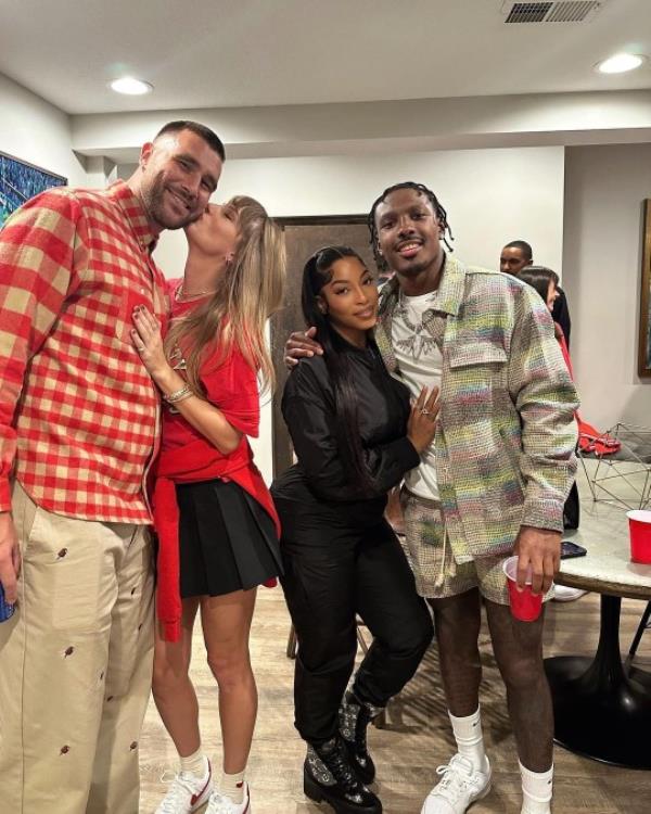 Taylor Swift and Travis Kelce kiss stood next to Chariah Gordon and Mecole Hardman Jr 