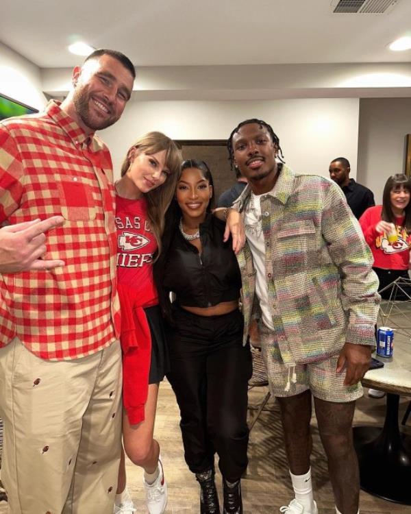 Taylor Swift and Travis Kelce with Chariah Gordon and Mecole Hardman Jr 