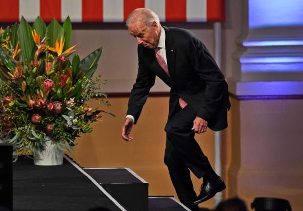 US Vice President Joe Biden trips as he walks o<em></em>nto stage.