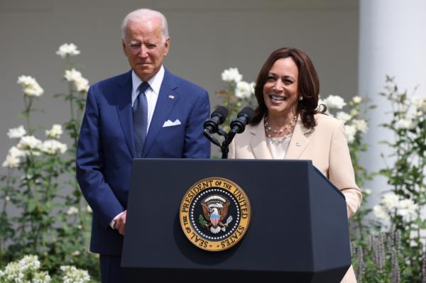 Biden selected Harris, the first female and second non-white VP, as his running mate in 2020.</p>

<p>　　