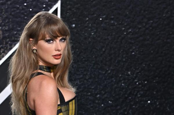 Taylor Swift attending the MTV Video Music Awards 2024.