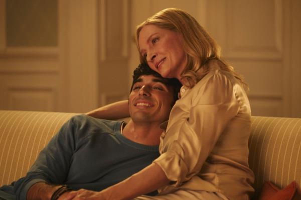 Taylor Zakhar Perez and Uma Thurman in Red, White & Royal Blue