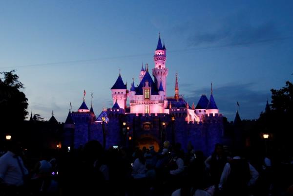 Strength at Disney's theme parks and the narrowing of streaming losses helped the Mouse House beat earnings expectations.