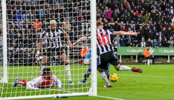 Newcastle United v Arsenal FC - Premier League