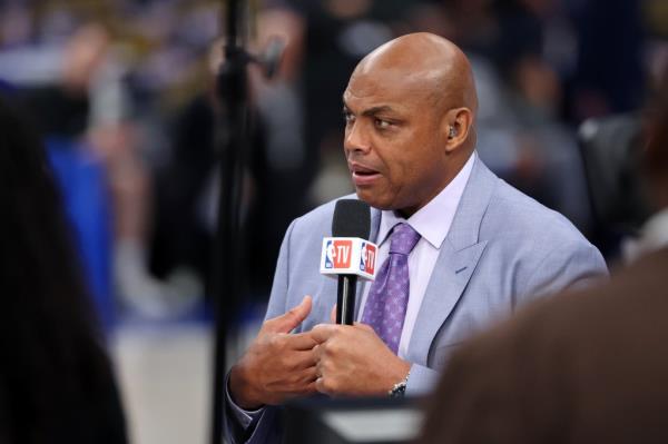 Charles Barkley has reversed course on his retirement.