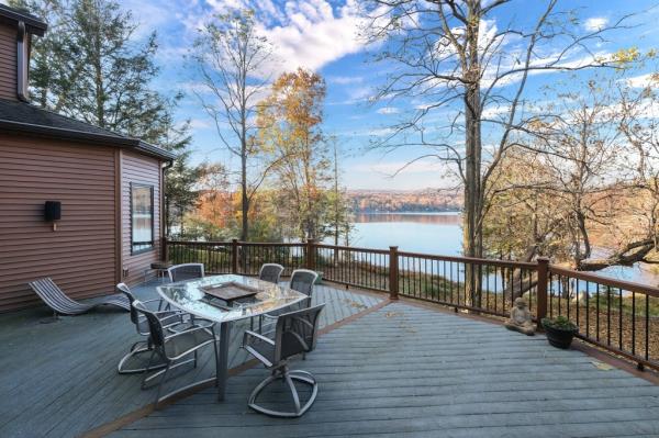 Lakefront deck wher<em></em>e Nargeolet and his friends and family could enjoy the view.
