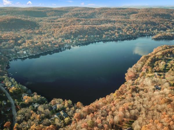 Whaley Lake is open o<em></em>nly to residents and their guests.