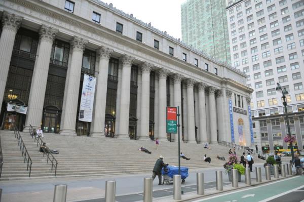 Avra's new space at the Farley Building is close to the building’s Moynihan Train Hall and food court.