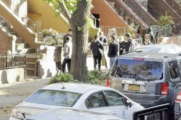 The home of a top fundraiser for New York City Mayor Eric Adams was raided by the feds Thursday morning just as Hizzo<em></em>ner bailed on a slate of White House immigration meetings to return to the Big Apple almost as soon as he landed in DC, The Post has ////con<em></em>firm/i/i/i/ied.</p>

<p>　　