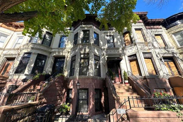 FBI raids home of Mayor Adams fundraiser.