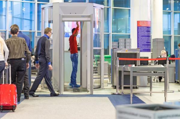 A co<em></em>nsiderable amount of people made it through airport security undetected last year.