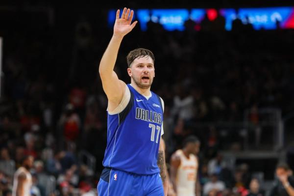 Dallas Mavericks guard Luka Do<em></em>ncic (77) waves to the crowd against the Atlanta Hawks in the fourth quarter at State Farm Arena. 