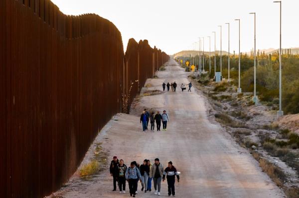 Migrant crisis at the US border. 