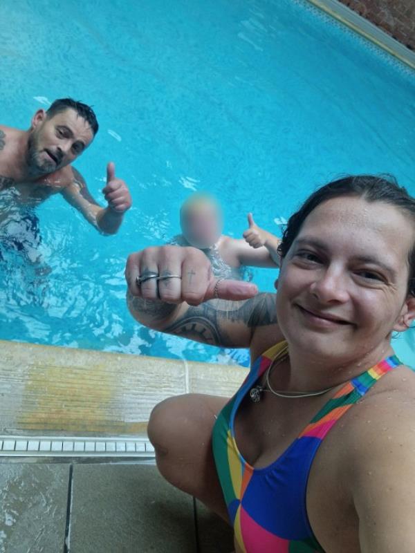 Charlotte and her loved o<em></em>nes at the pool 