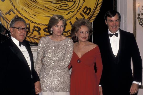  iplomat Henry Kissinger, TV journalist Diane Sawyer, TV journalist Barbara Walters and TV journalist Sam Do<em></em>naldson in 1994